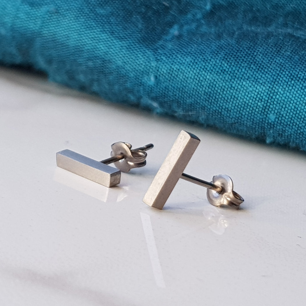 Titanium bar stud Earrings Grey SIlver