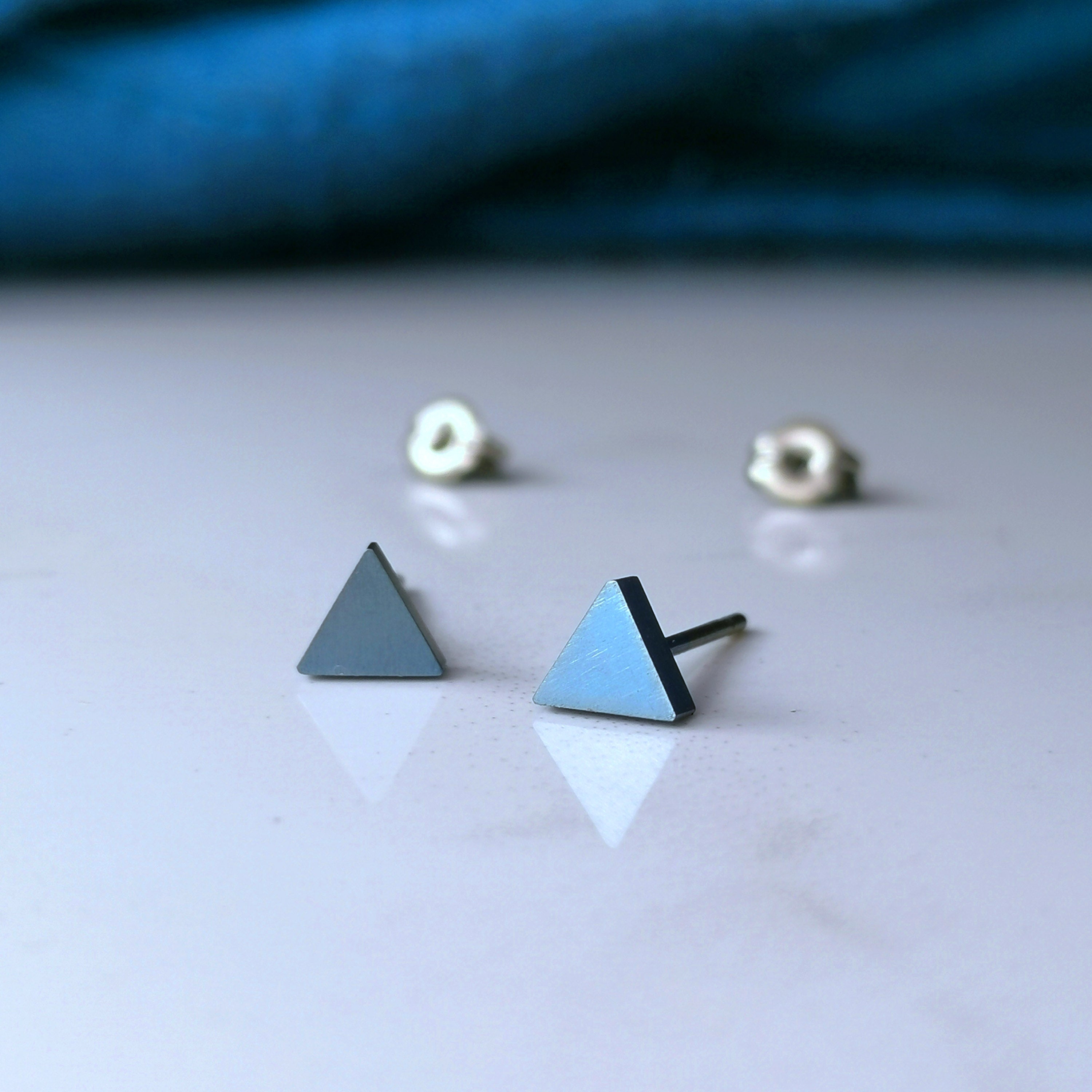 Titanium Stud Earrings - Triangle Earrings in 5 Colours - 5mm